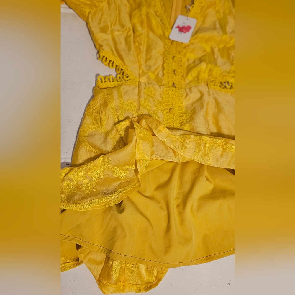 L'ATISTE Short Button Dress Color Yellow Size Medium - Picture 8 of 12